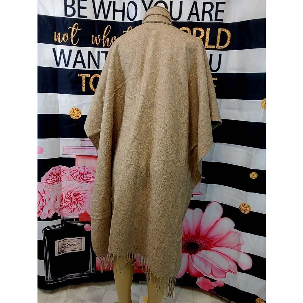 Wool blend poncho - Picture 3 of 8